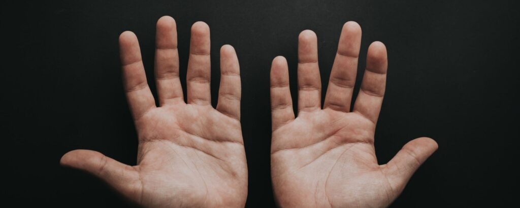 What Does Right Hand Itching Mean?