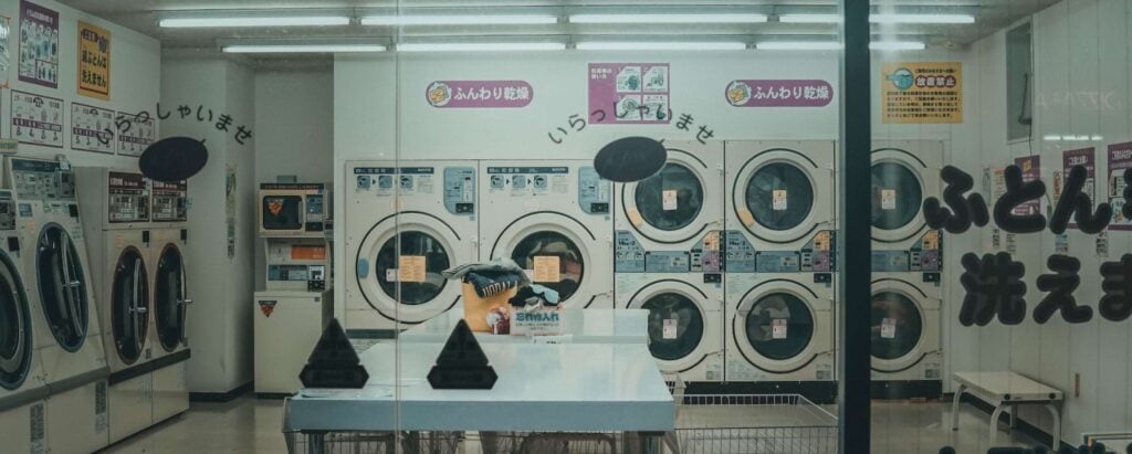 Laundromat Franchise vs. Starting Your Own Laundromat